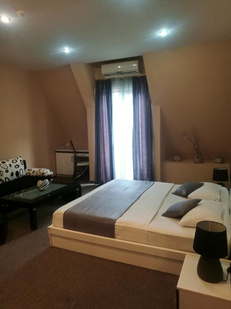 Diplomat Hotel - Oda
