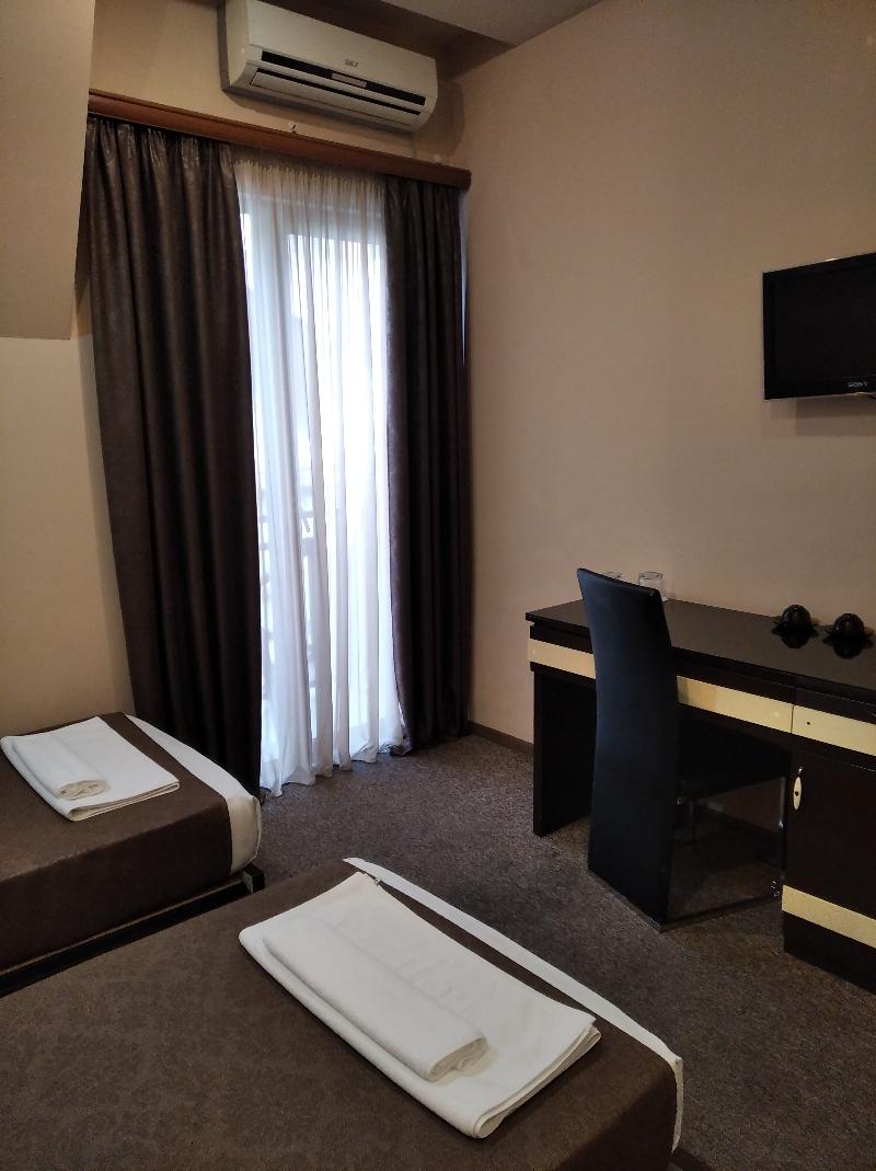 Diplomat Hotel - Oda