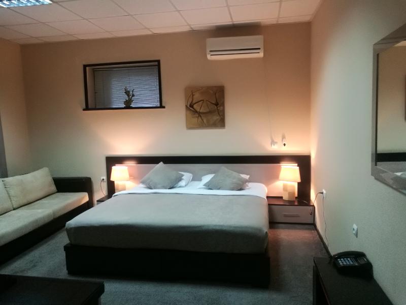 Diplomat Hotel - Oda