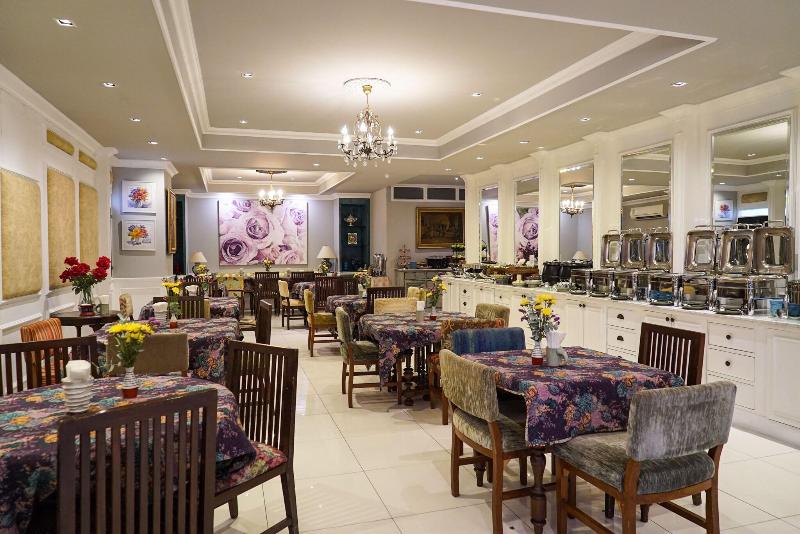 At Pingnakorn Nimmanhaemin Hotel - Restoran