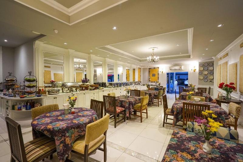 At Pingnakorn Nimmanhaemin Hotel - Restoran