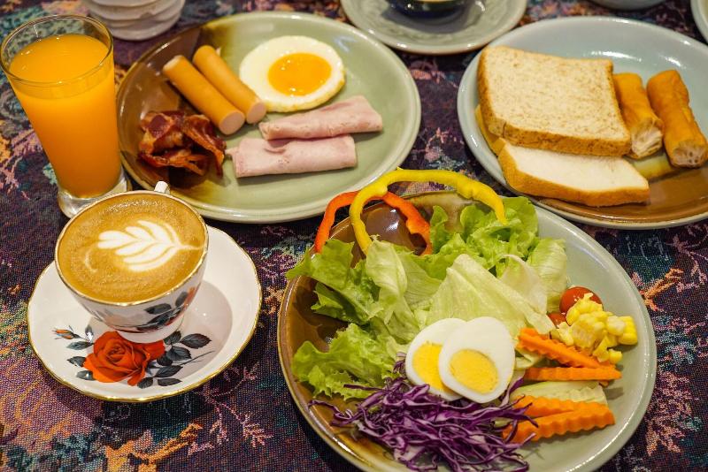 At Pingnakorn Nimmanhaemin Hotel - Restoran