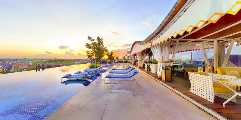 TS Suites Seminyak Bali - Havuz