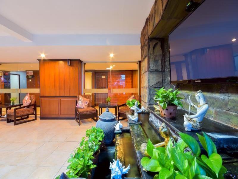 Season Palace Huahin Hotel - Lobi