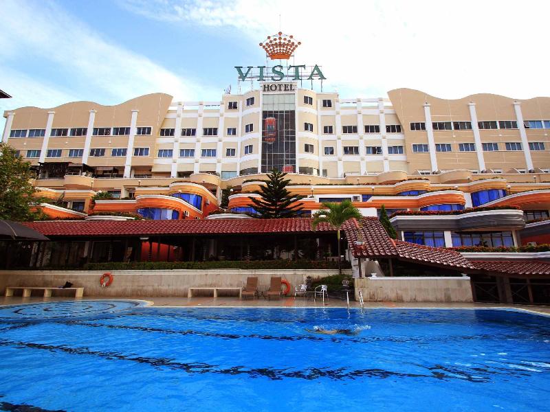 Crown Vista Batam - Havuz