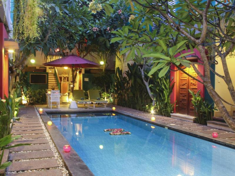 The Green Zhurga Suites - Havuz