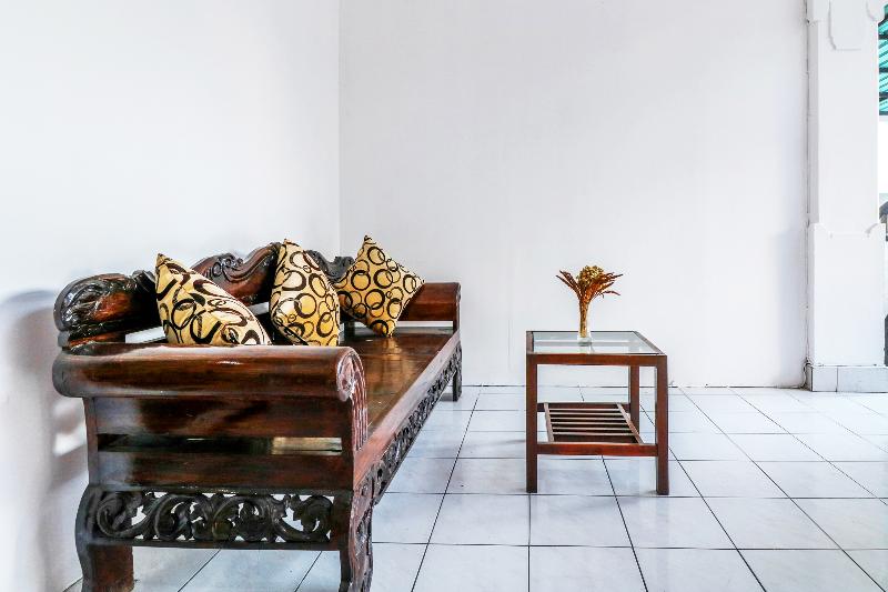 OYO 1384 Pulau Bali Hotel - Lobi