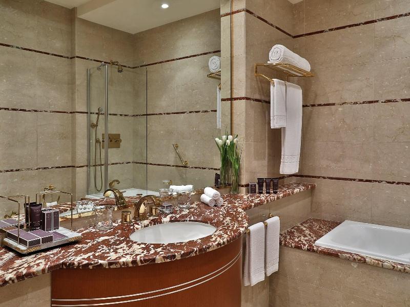 The Ritz-Carlton, Riyadh - Oda