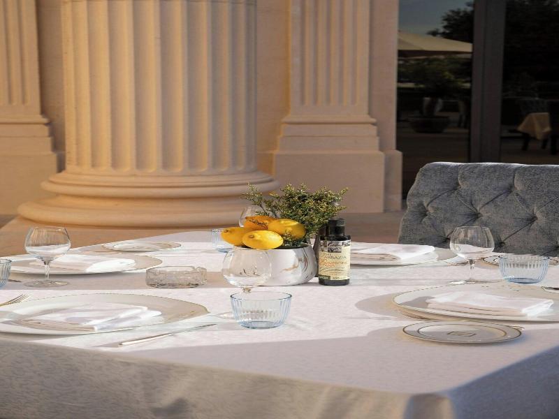The Ritz-Carlton, Riyadh - Restoran