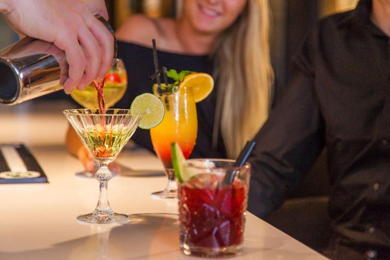 DoubleTree by Hilton NDSM Wharf - Bar