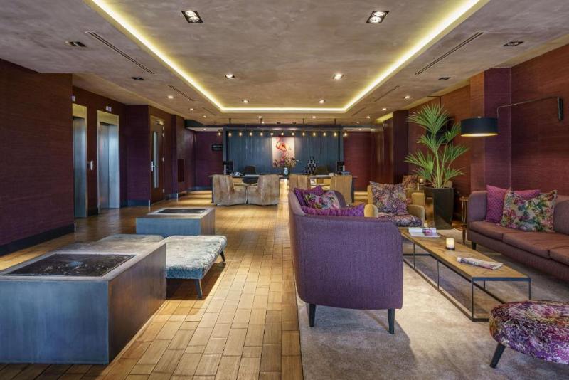 DoubleTree by Hilton NDSM Wharf - Lobi
