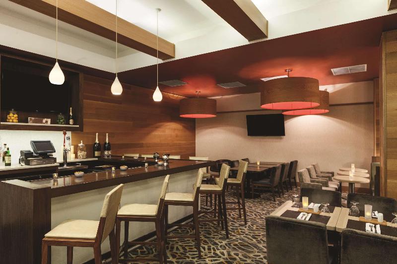 Hilton Garden Inn Midtown East - Restoran