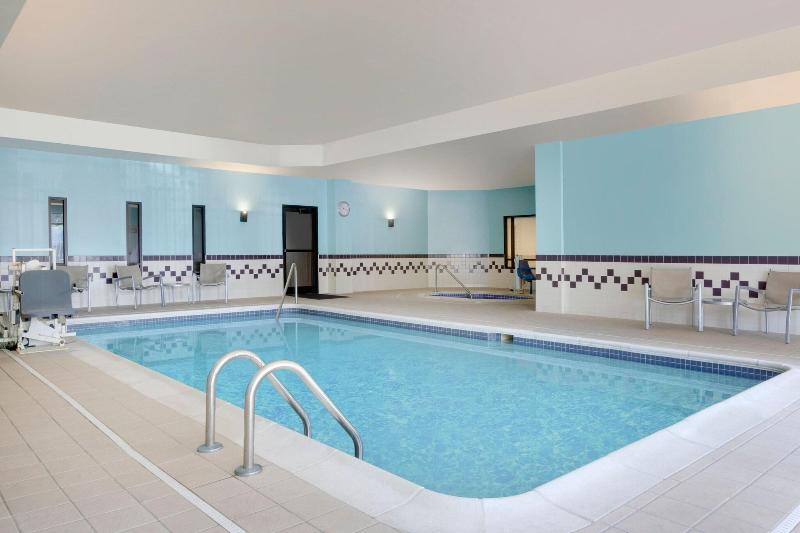 SpringHill Suites Newark Liberty Int. Airpt. - Havuz