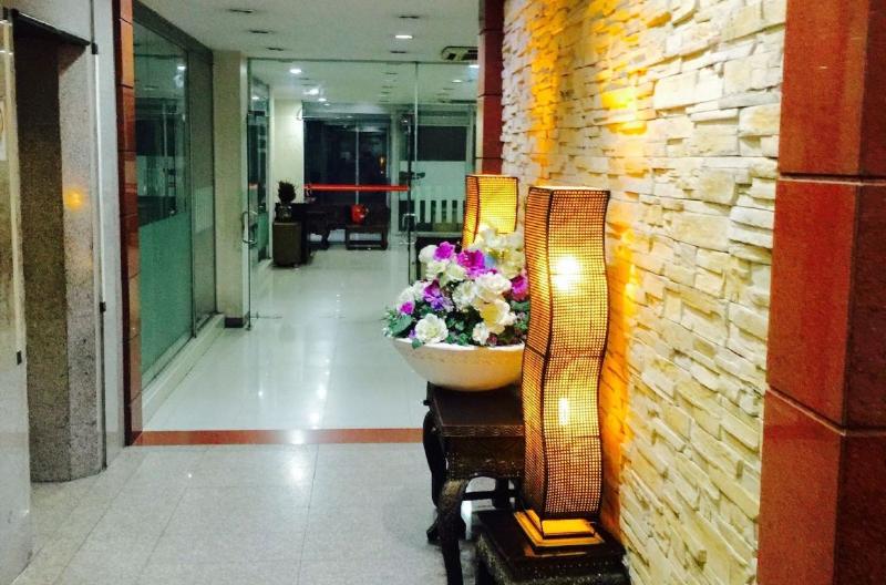 Mall Suites Hotel - Lobi