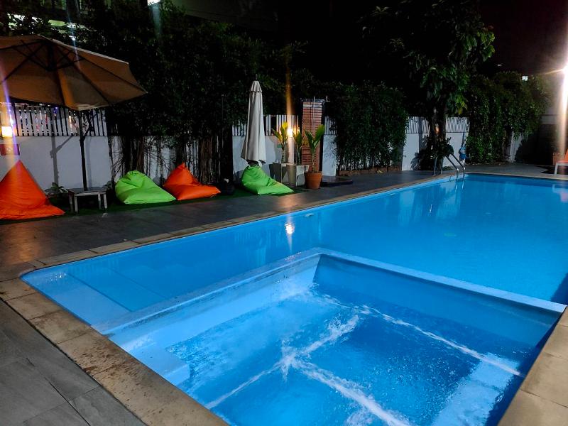 Crystal Suites Suvarnabhumi Airport - Havuz