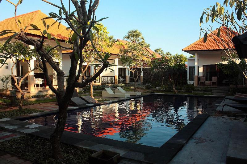 Puri Tulamben Dive Resort - Havuz