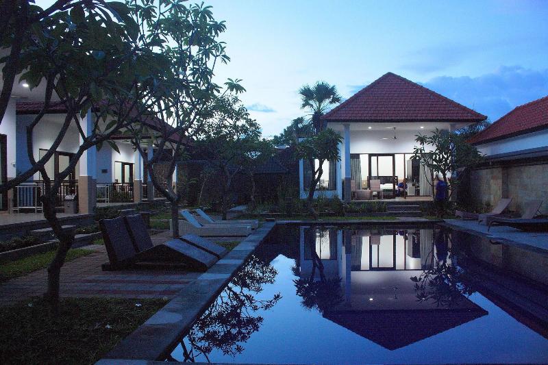 Puri Tulamben Dive Resort - Havuz
