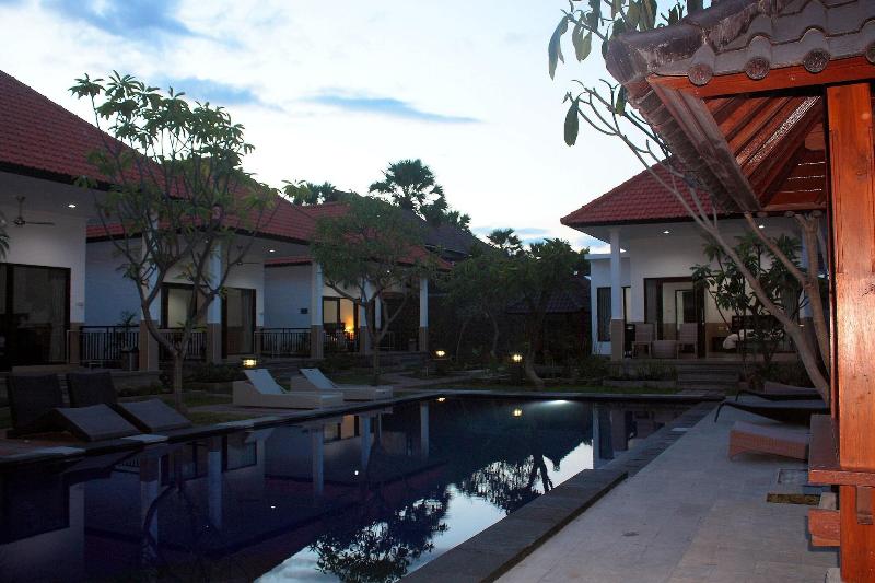 Puri Tulamben Dive Resort - Havuz
