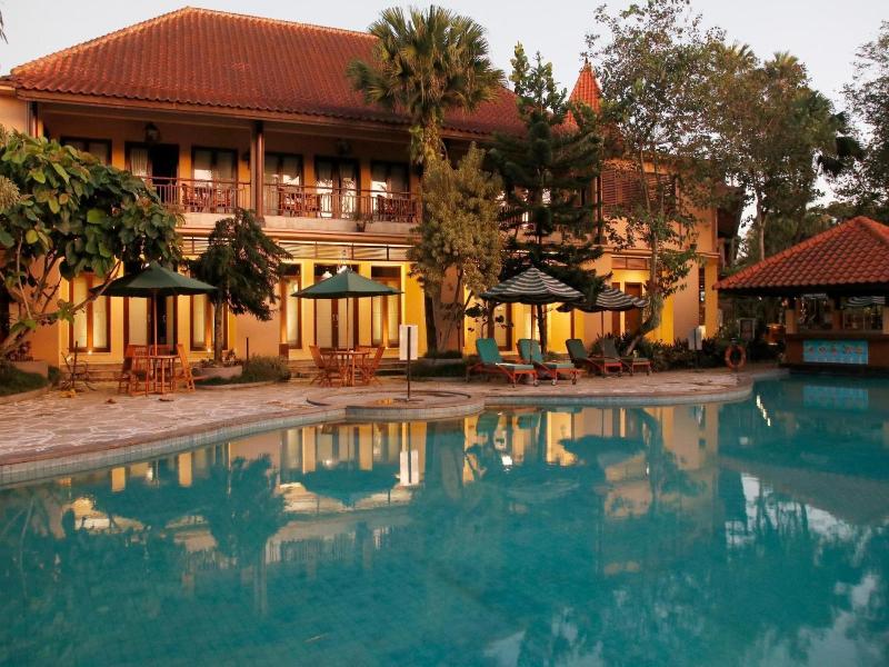 Laras Asri Resort & Spa - Havuz