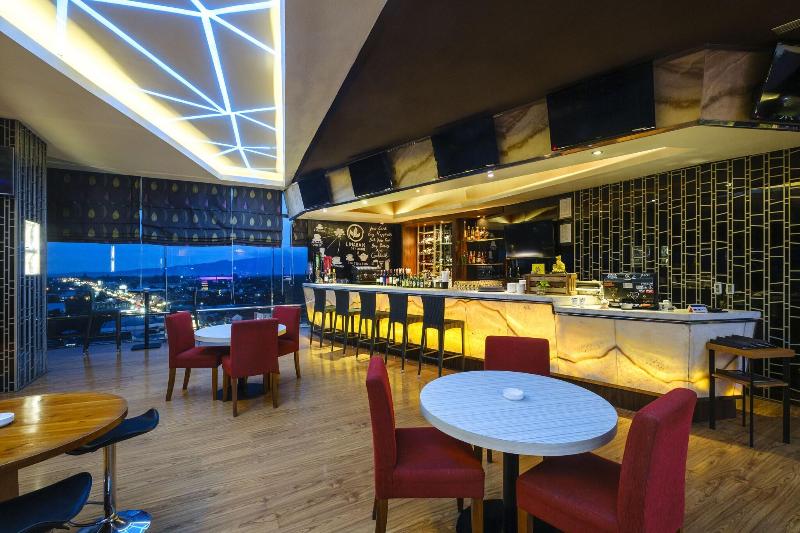 Grand Artos Hotel Magelang - Bar