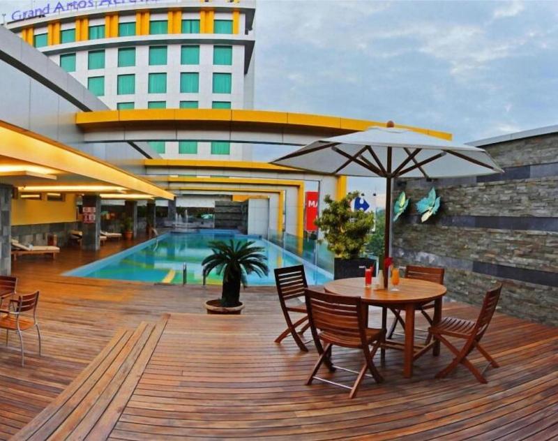 Grand Artos Hotel Magelang - Havuz