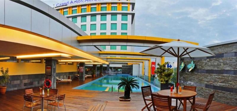 Grand Artos Hotel Magelang - Havuz