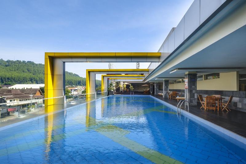 Grand Artos Hotel Magelang - Havuz