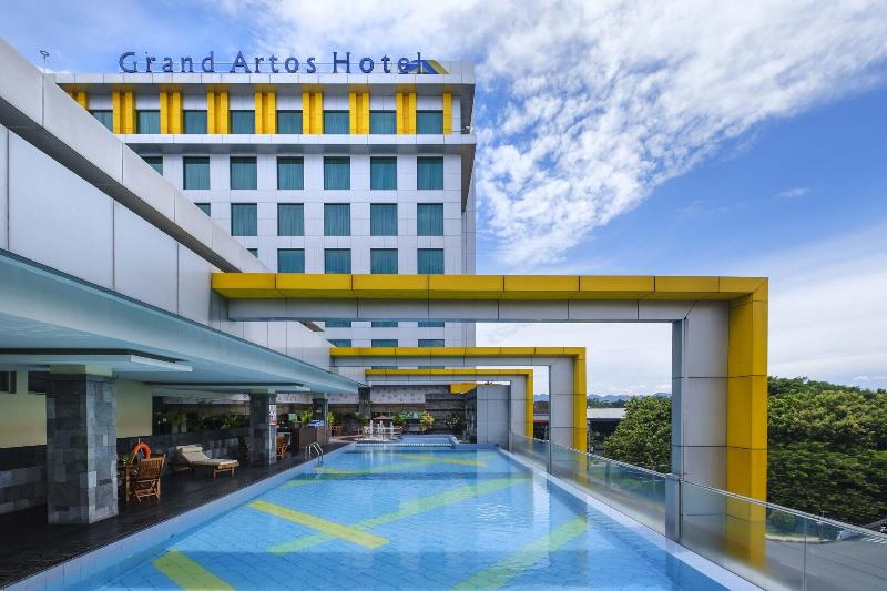 Grand Artos Hotel Magelang - Havuz