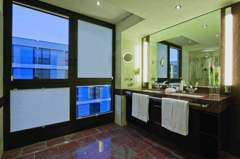 Maritim Hotel Düsseldorf - Oda