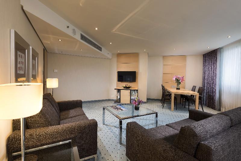Maritim Hotel Düsseldorf - Oda