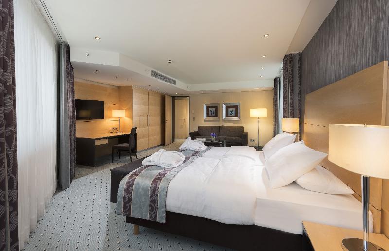 Maritim Hotel Düsseldorf - Oda