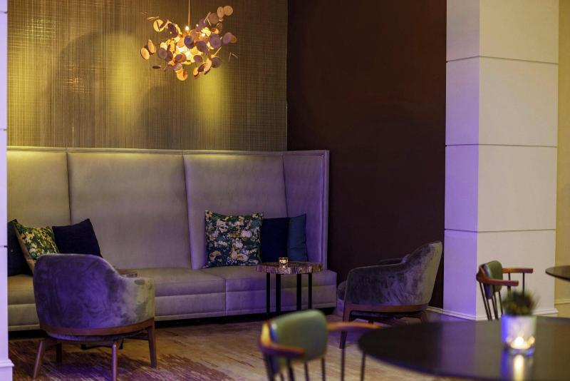 Renaissance Meadowlands Hotel - Lobi