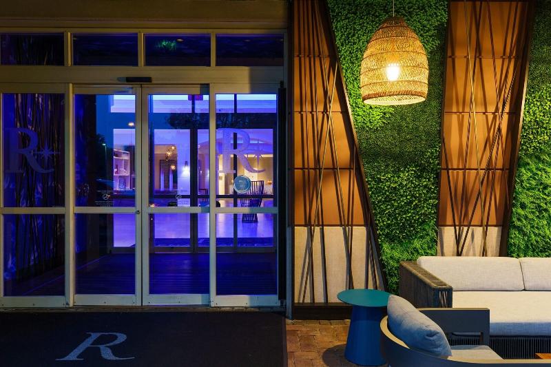 Renaissance Meadowlands Hotel - Genel