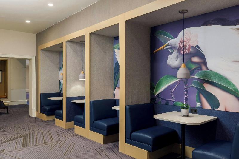 Renaissance Meadowlands Hotel - Genel