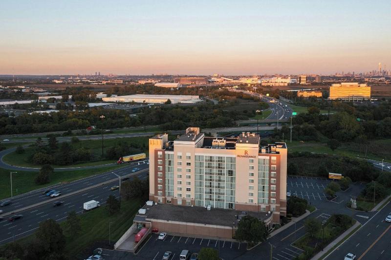 Renaissance Meadowlands Hotel - Genel