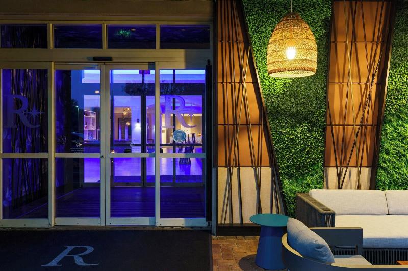Renaissance Meadowlands Hotel - Genel