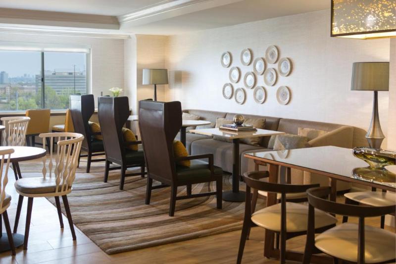 Renaissance Meadowlands Hotel - Restoran