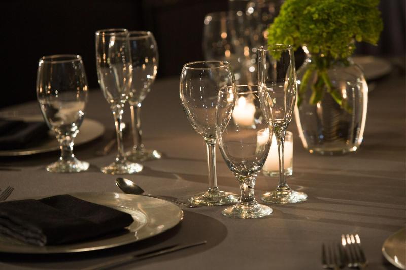 Renaissance Meadowlands Hotel - Restoran
