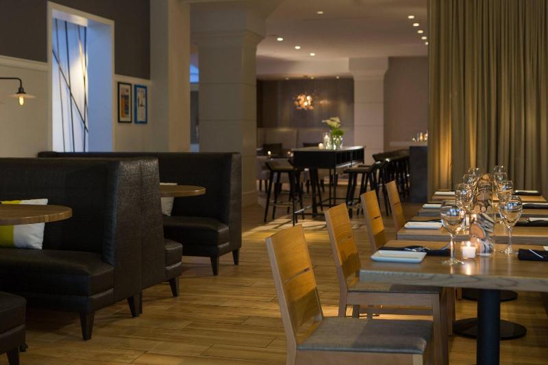 Renaissance Meadowlands Hotel - Restoran