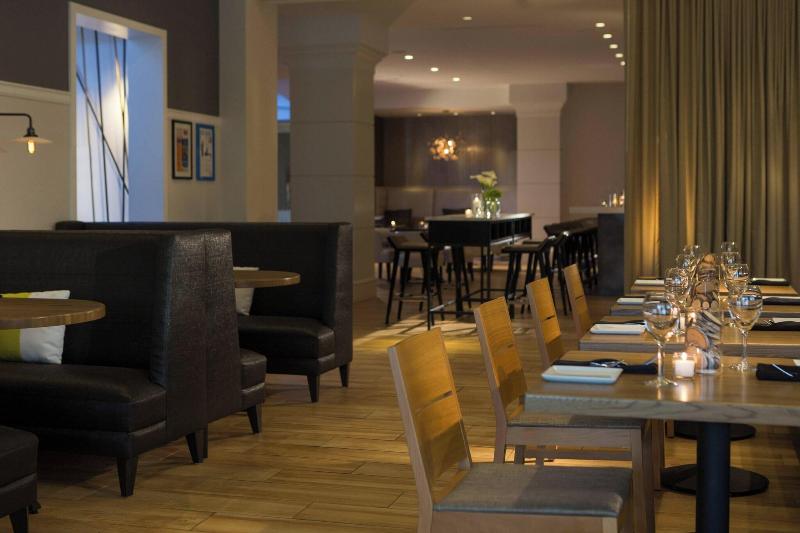Renaissance Meadowlands Hotel - Restoran