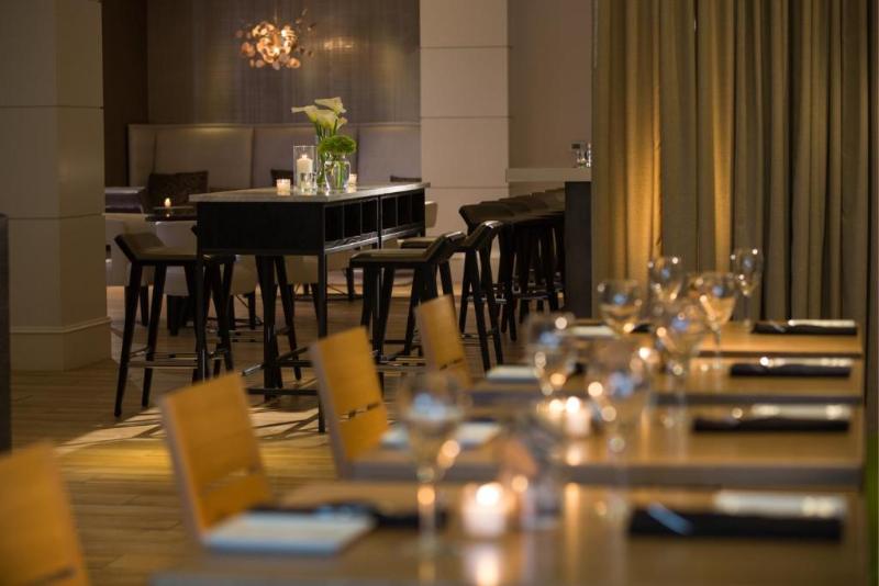 Renaissance Meadowlands Hotel - Restoran