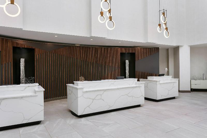 Delta Woodbridge Hotel - Lobi