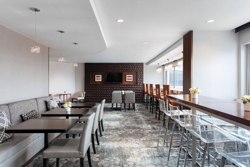 Delta Woodbridge Hotel - Lobi