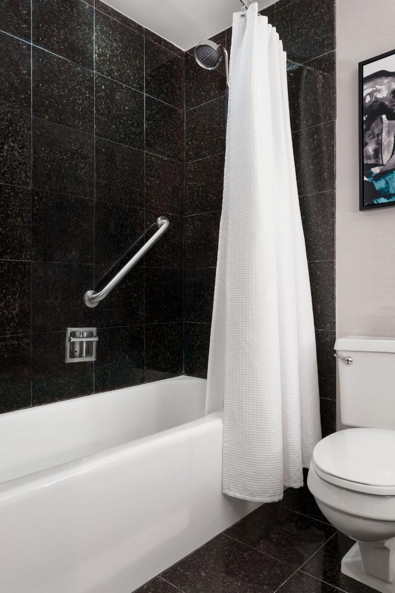 Delta Woodbridge Hotel - Oda