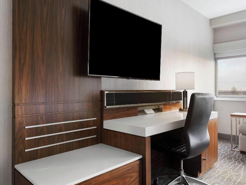 Delta Woodbridge Hotel - Oda