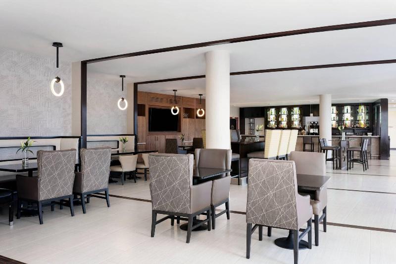 Delta Woodbridge Hotel - Restoran