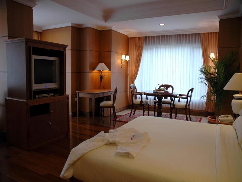 Royal Senyiur Hotel Tretes - Oda