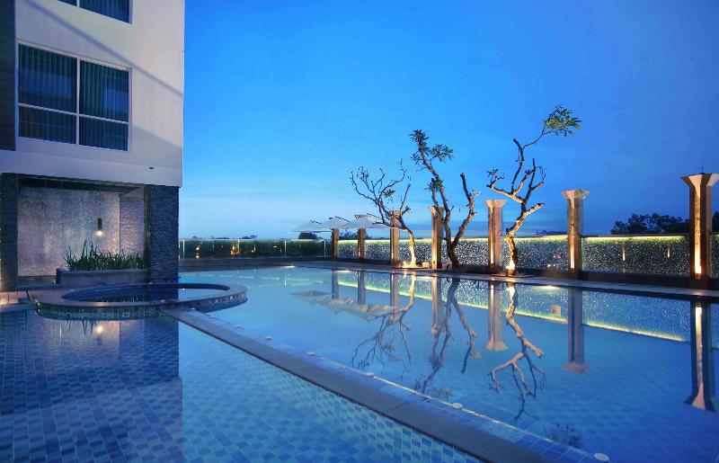 Aston Jember Hotel & Conference Center - Havuz