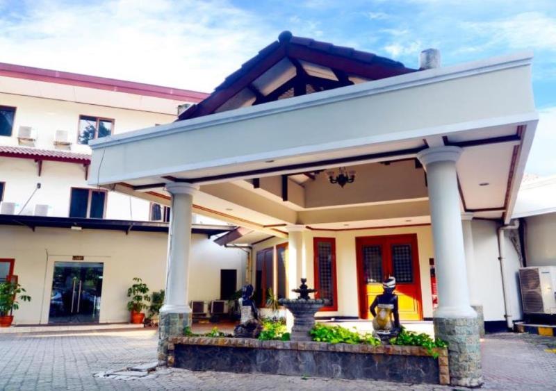 Puri Mega Hotel - Lobi