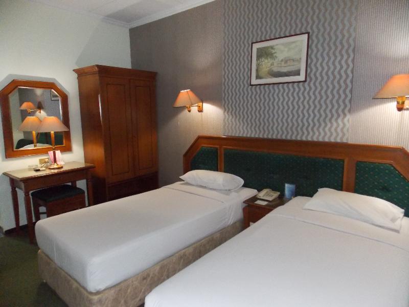 Puri Mega Hotel - Oda